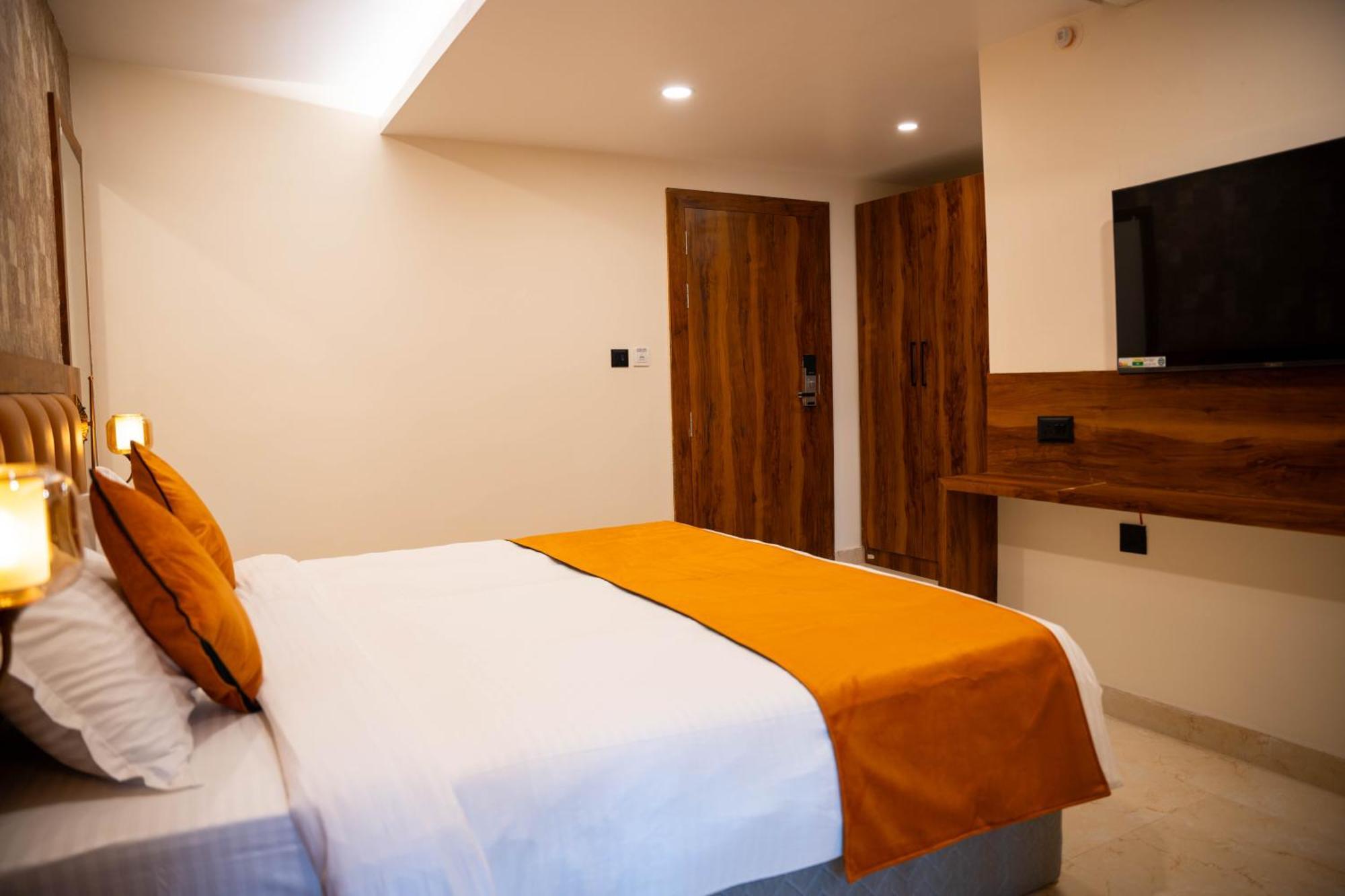 Hotel Orange Bhubaneswar Exteriör bild